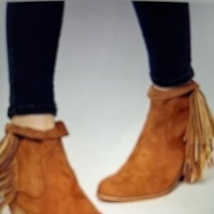 Sam Edelman Louie women’s camel suede fringe ankle boots size 6.